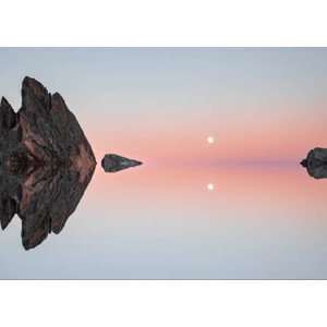 Umělecká fotografie Mirror effect of stunning moon reflection, Artur Debat, (40 x 30 cm)