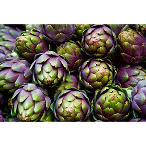 Umělecká fotografie full frame of purple italian artichokes, BruceBlock, (40 x 26.7 cm)